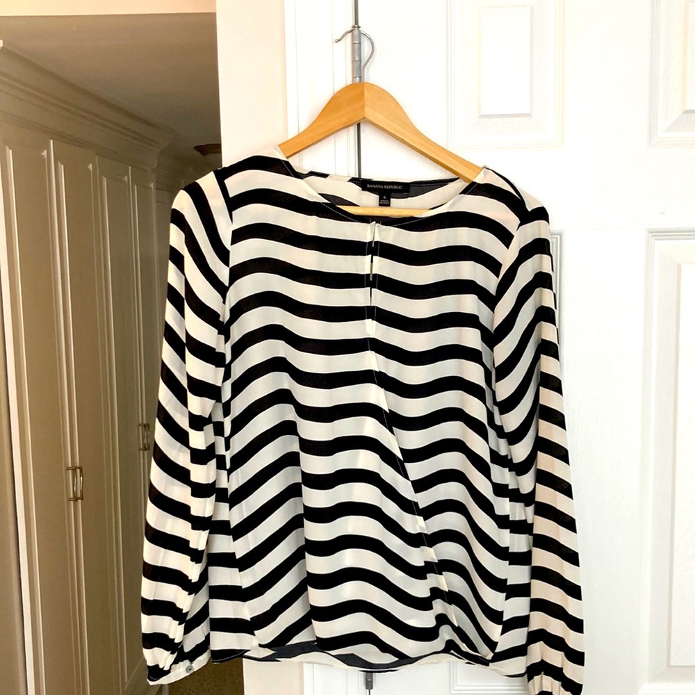 Banana Republic black and white silk top